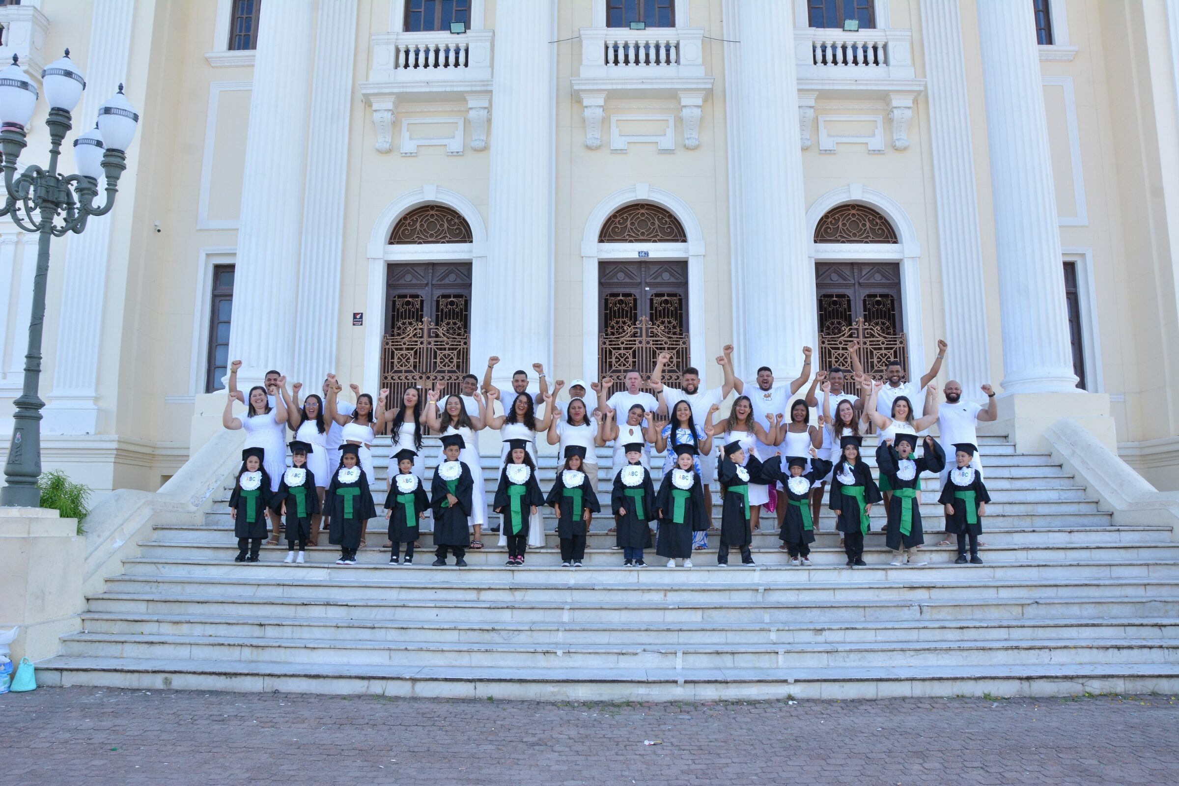  A 1° empresa a tirar fotos de beca infantil na escadaria do jaragua
